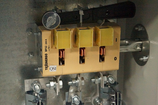 Ящик силовой ЯРП-250 (IP54) с прямым рубильником (3х250) 500х400х220мм