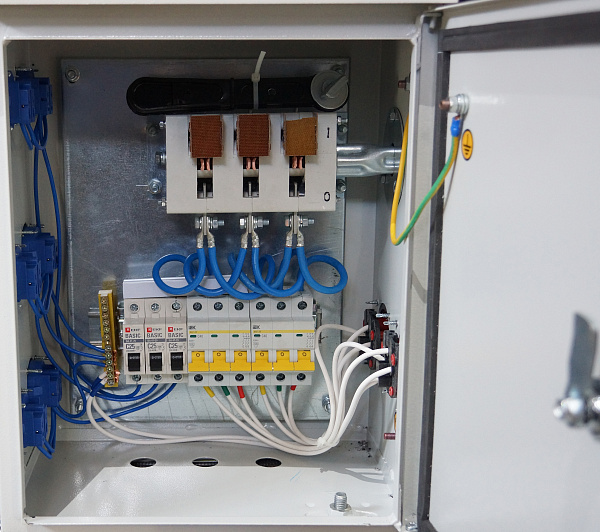 Щит силовой распределительный ШРС-100А с розетками 220/380В (IP54) 395х310х220мм в Автопром Щит силовой распределительный ШРС-100А с розетками 220/380В (IP54) 395х310х220мм