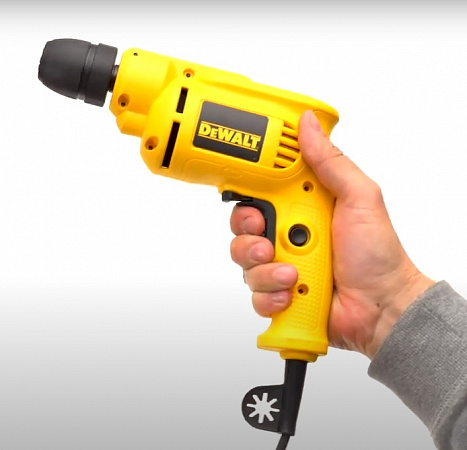 Дрель безударная DeWALT DWD014S-QS 550Вт в Автопром